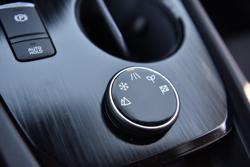 Nissan Rogue Vehicle Image 15