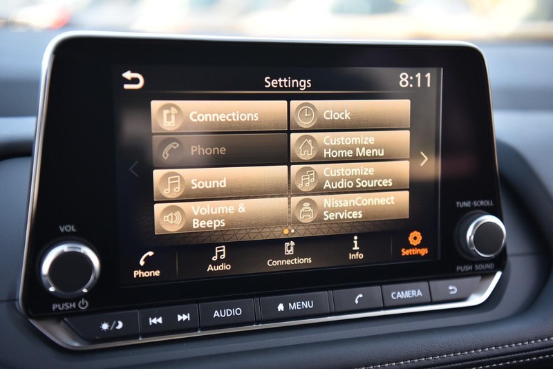 Nissan Rogue Vehicle Image 16