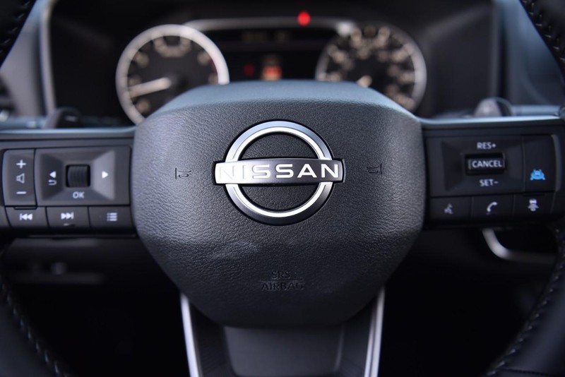 Nissan Rogue Vehicle Image 17