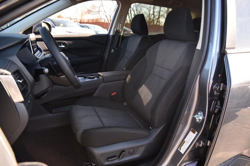 Nissan Rogue Vehicle Image 18