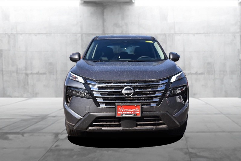 Nissan Rogue Vehicle Image 04