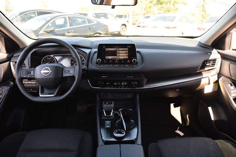 Nissan Rogue Vehicle Image 07