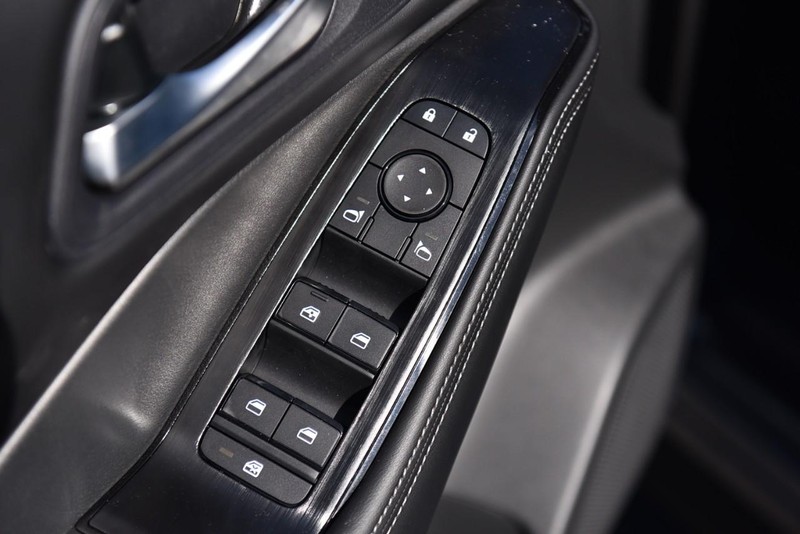 Nissan Rogue Vehicle Image 08