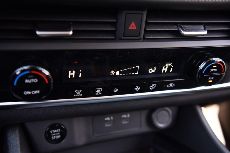 Nissan Rogue Vehicle Image 13