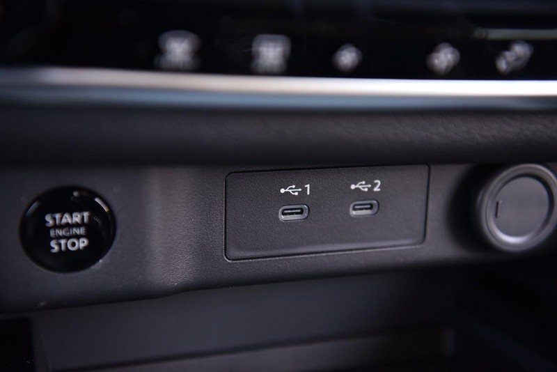 Nissan Rogue Vehicle Image 14