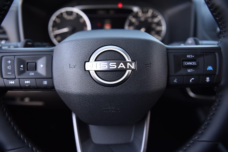 Nissan Rogue Vehicle Image 17