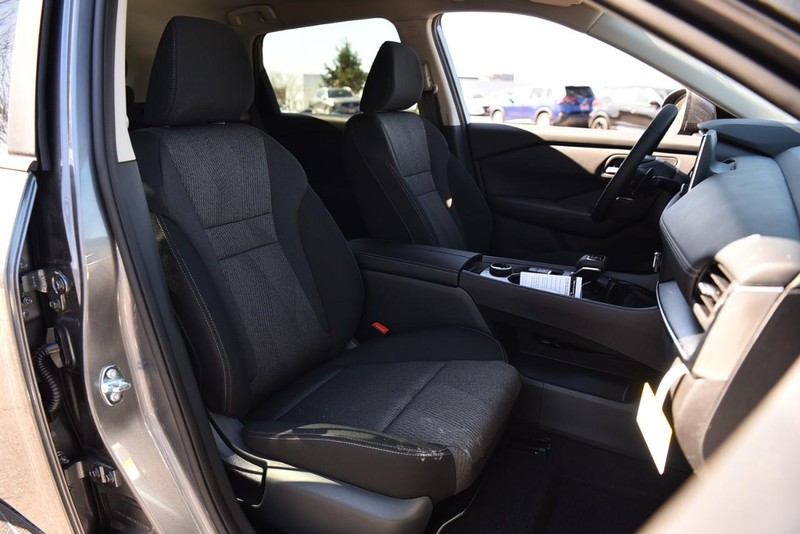 Nissan Rogue Vehicle Image 19