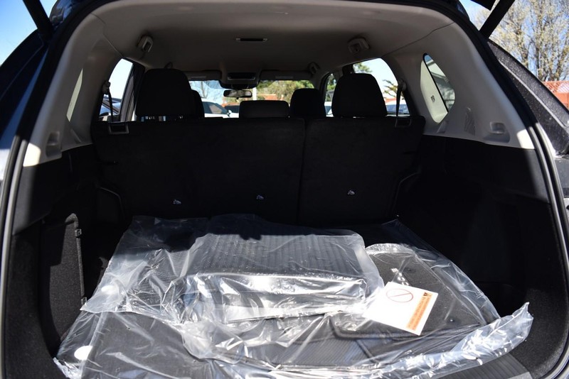 Nissan Rogue Vehicle Image 23