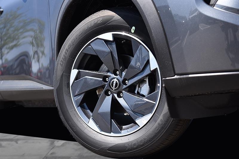 Nissan Rogue Vehicle Image 03