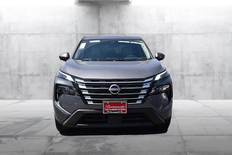 Nissan Rogue Vehicle Image 04