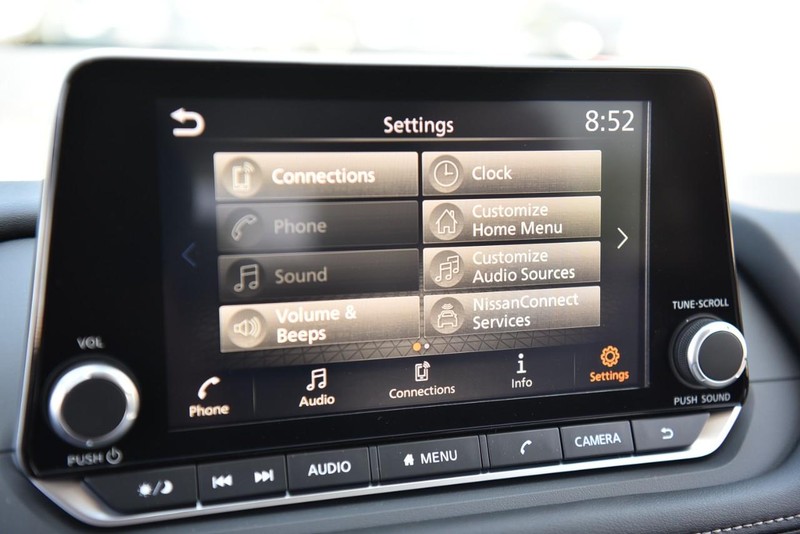 Nissan Rogue Vehicle Image 14