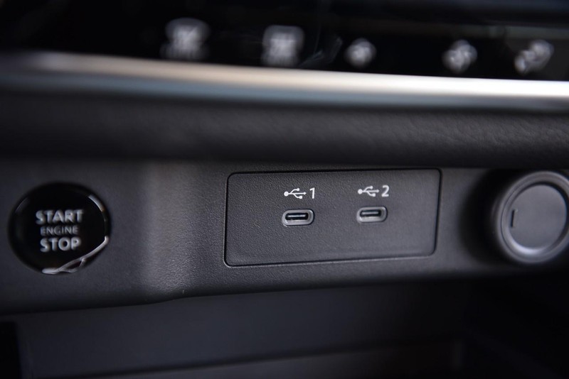 Nissan Rogue Vehicle Image 16
