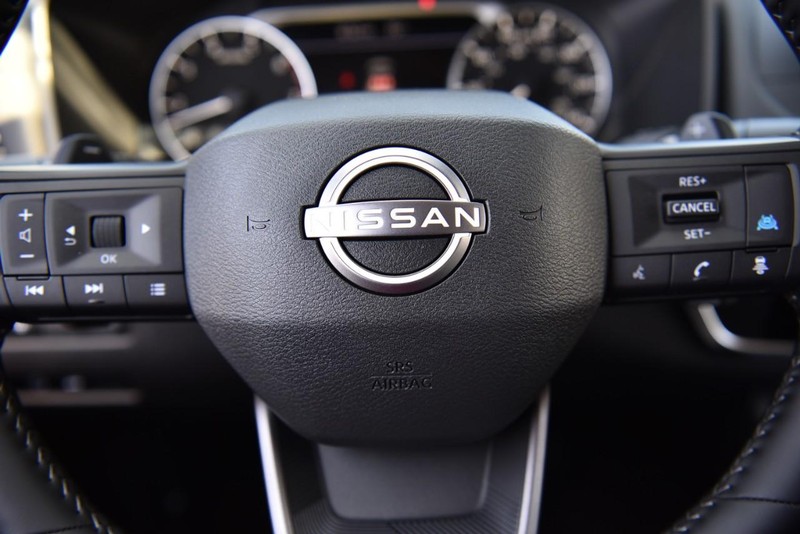 Nissan Rogue Vehicle Image 18