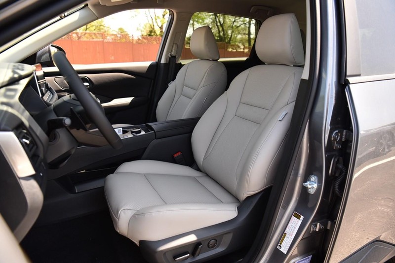 Nissan Rogue Vehicle Image 19