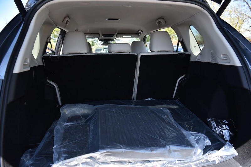 Nissan Rogue Vehicle Image 24
