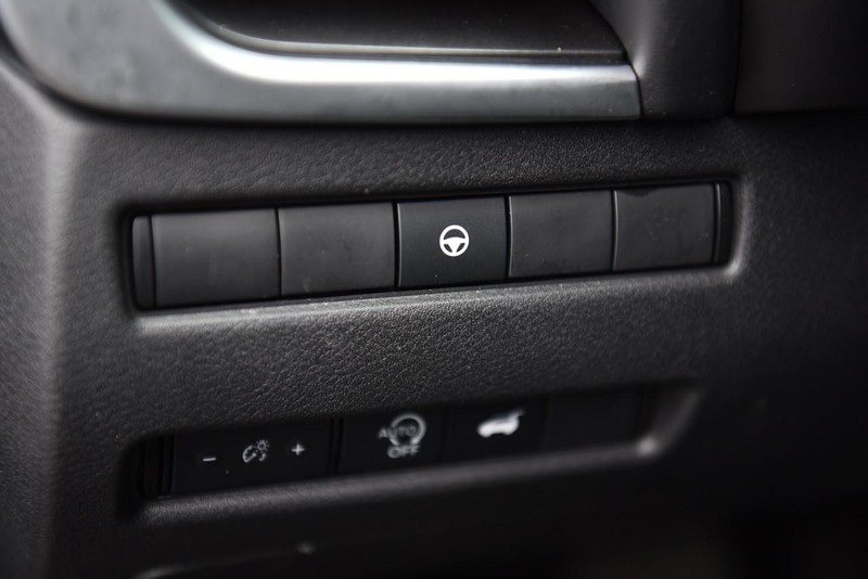 Nissan Rogue Vehicle Image 10