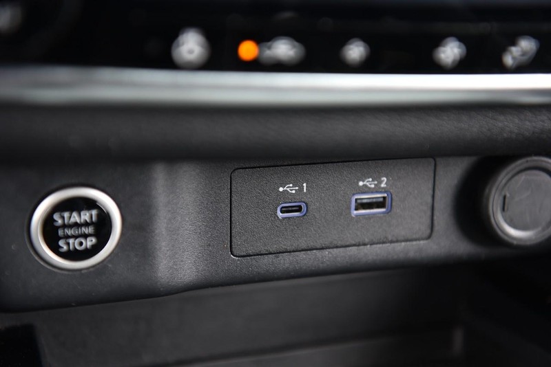 Nissan Rogue Vehicle Image 14