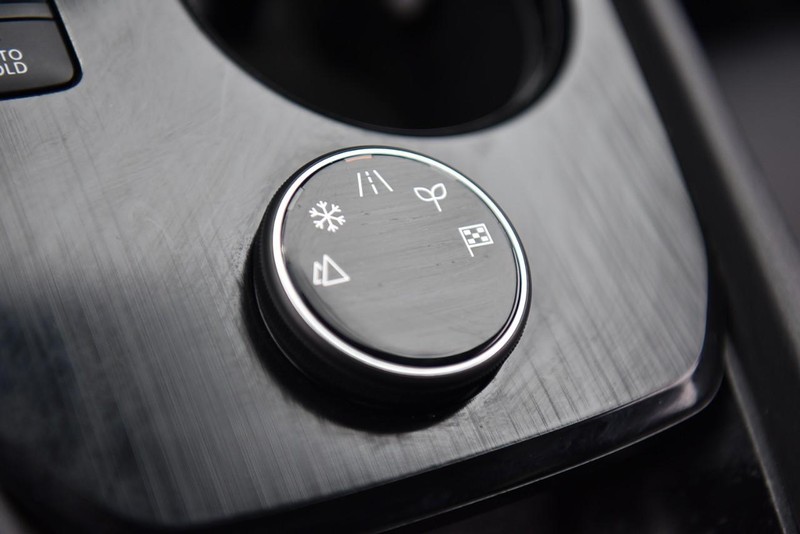 Nissan Rogue Vehicle Image 15