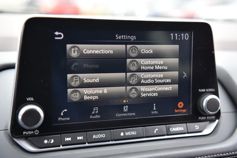 Nissan Rogue Vehicle Image 16