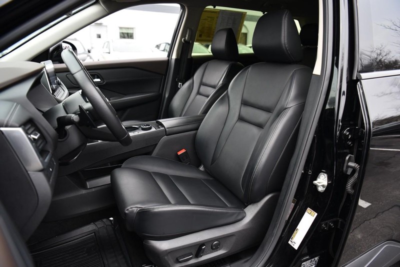 Nissan Rogue Vehicle Image 18