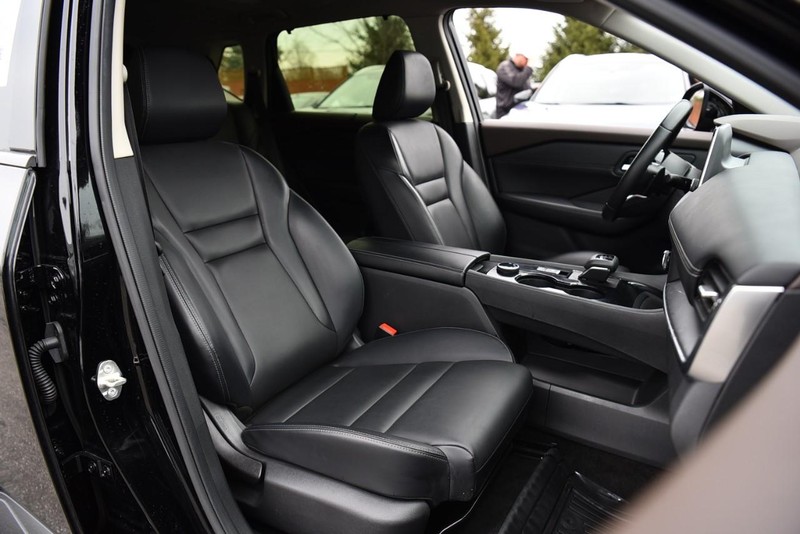 Nissan Rogue Vehicle Image 19