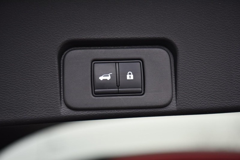 Nissan Rogue Vehicle Image 25