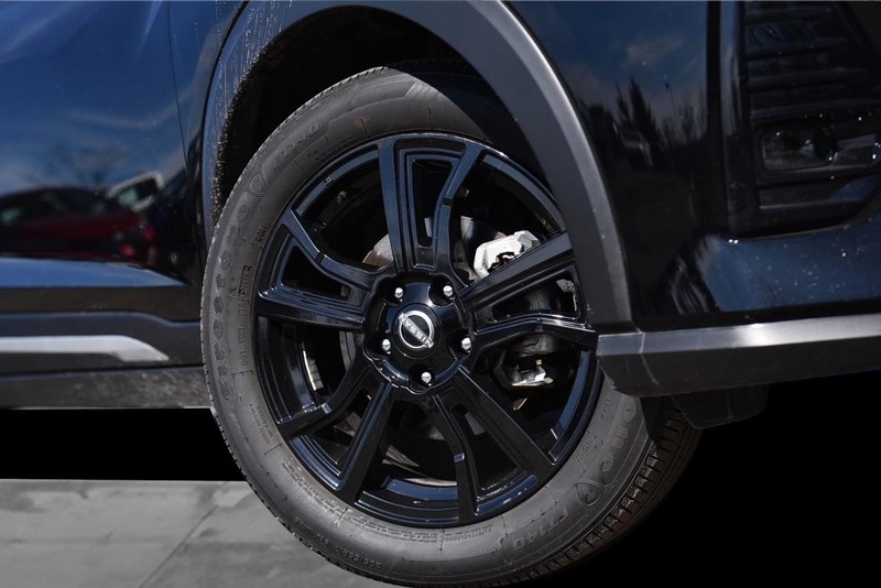 Nissan Kicks Vehicle Image 03