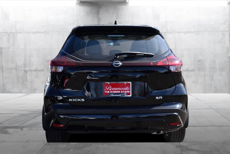 Nissan Kicks Vehicle Image 06