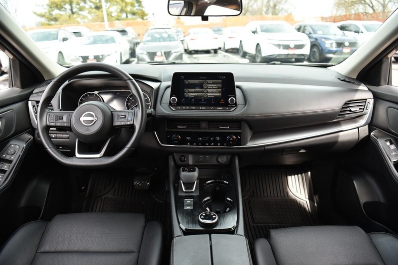 Nissan Rogue Vehicle Image 07