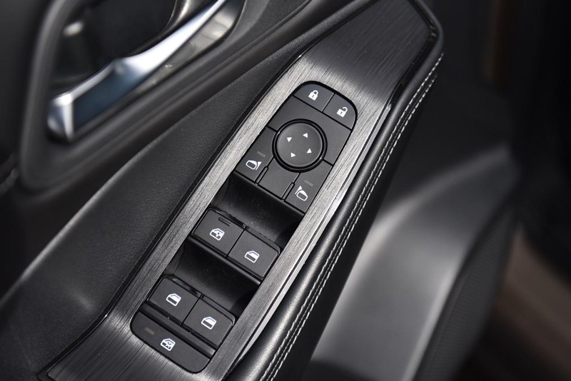Nissan Rogue Vehicle Image 08
