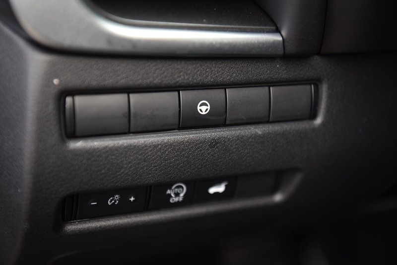 Nissan Rogue Vehicle Image 10