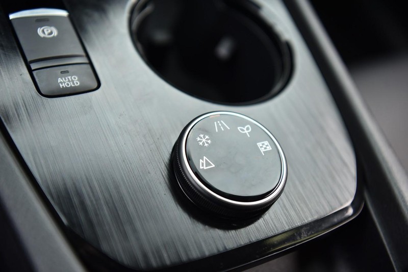 Nissan Rogue Vehicle Image 15