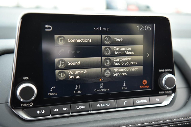 Nissan Rogue Vehicle Image 16