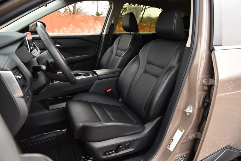 Nissan Rogue Vehicle Image 18