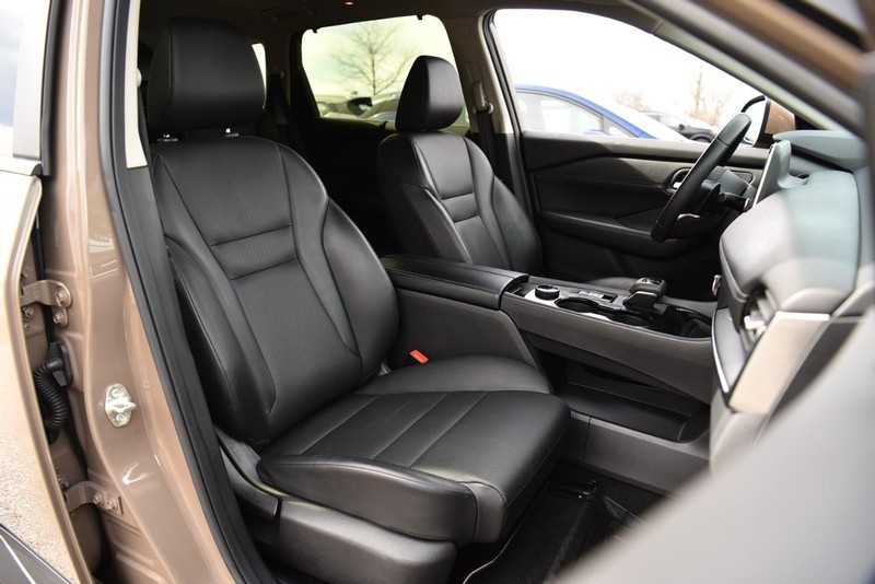 Nissan Rogue Vehicle Image 19