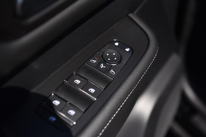 Nissan Armada Vehicle Image 09