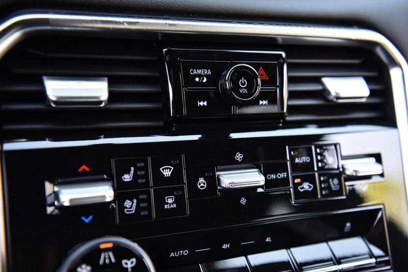 Nissan Armada Vehicle Image 16