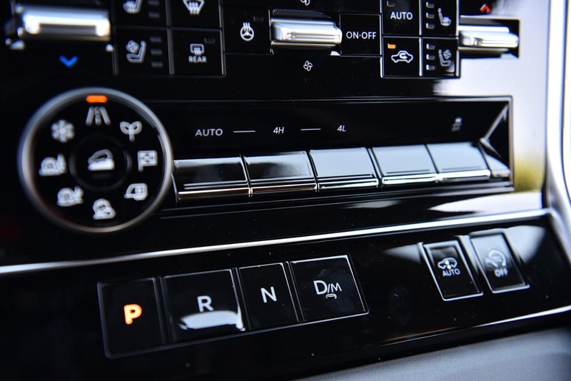 Nissan Armada Vehicle Image 18