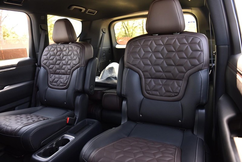 Nissan Armada Vehicle Image 30
