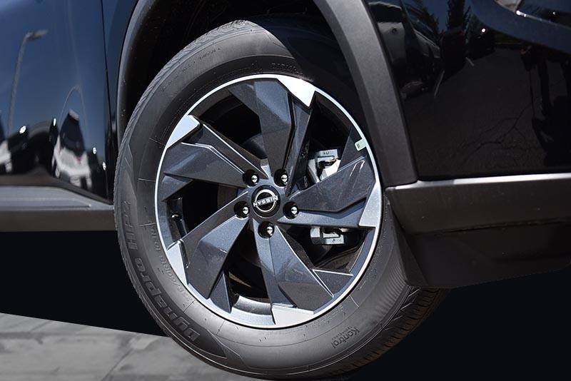 Nissan Rogue Vehicle Image 03