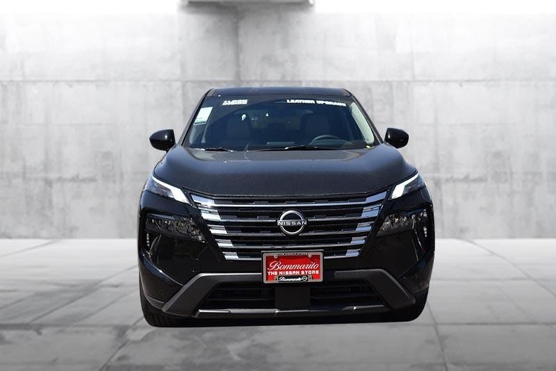 Nissan Rogue Vehicle Image 04