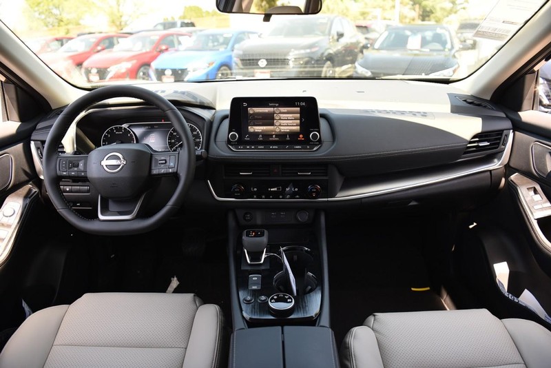 Nissan Rogue Vehicle Image 08