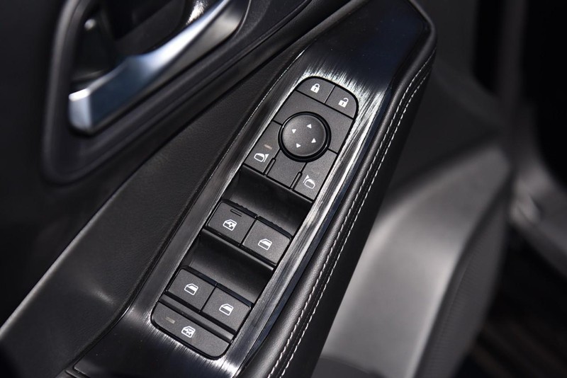 Nissan Rogue Vehicle Image 09