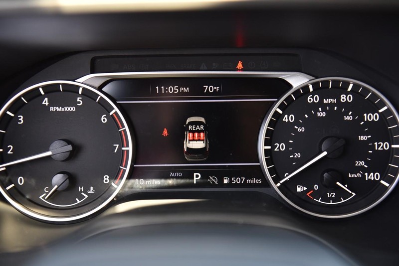 Nissan Rogue Vehicle Image 12