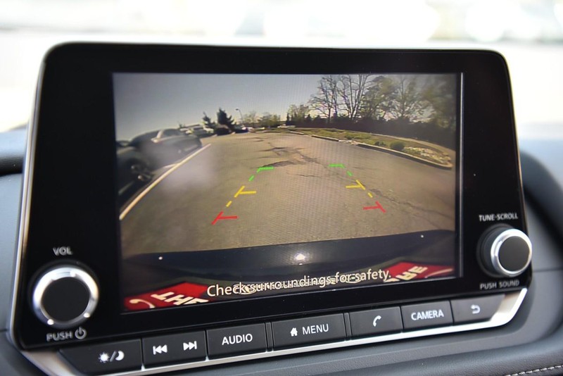 Nissan Rogue Vehicle Image 13
