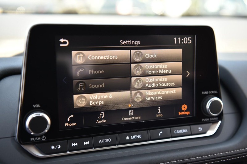 Nissan Rogue Vehicle Image 17