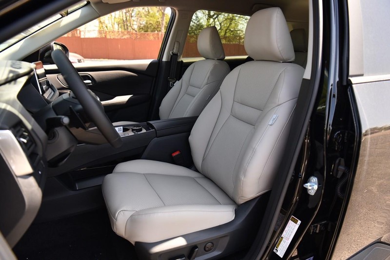 Nissan Rogue Vehicle Image 19