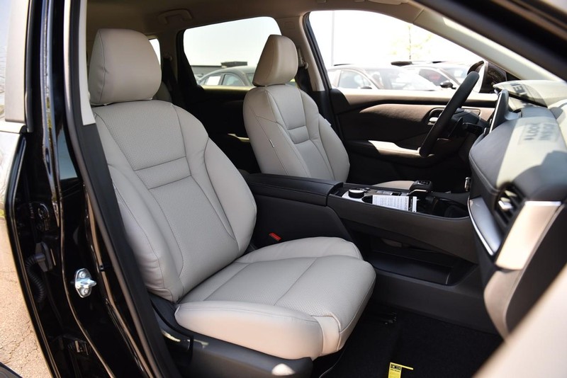 Nissan Rogue Vehicle Image 20
