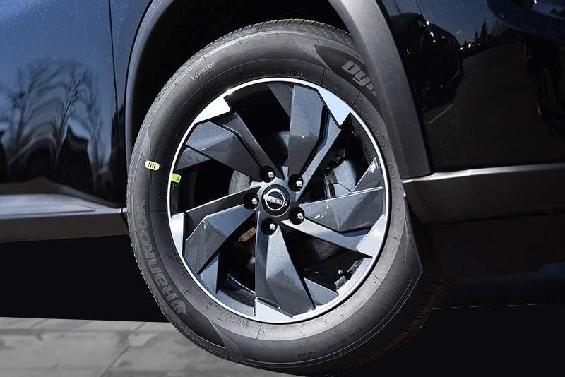 Nissan Rogue Vehicle Image 03