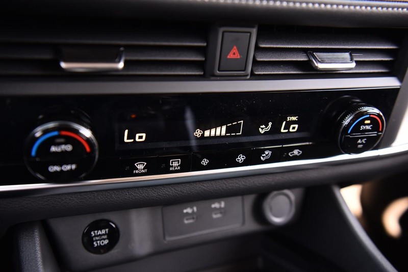 Nissan Rogue Vehicle Image 13